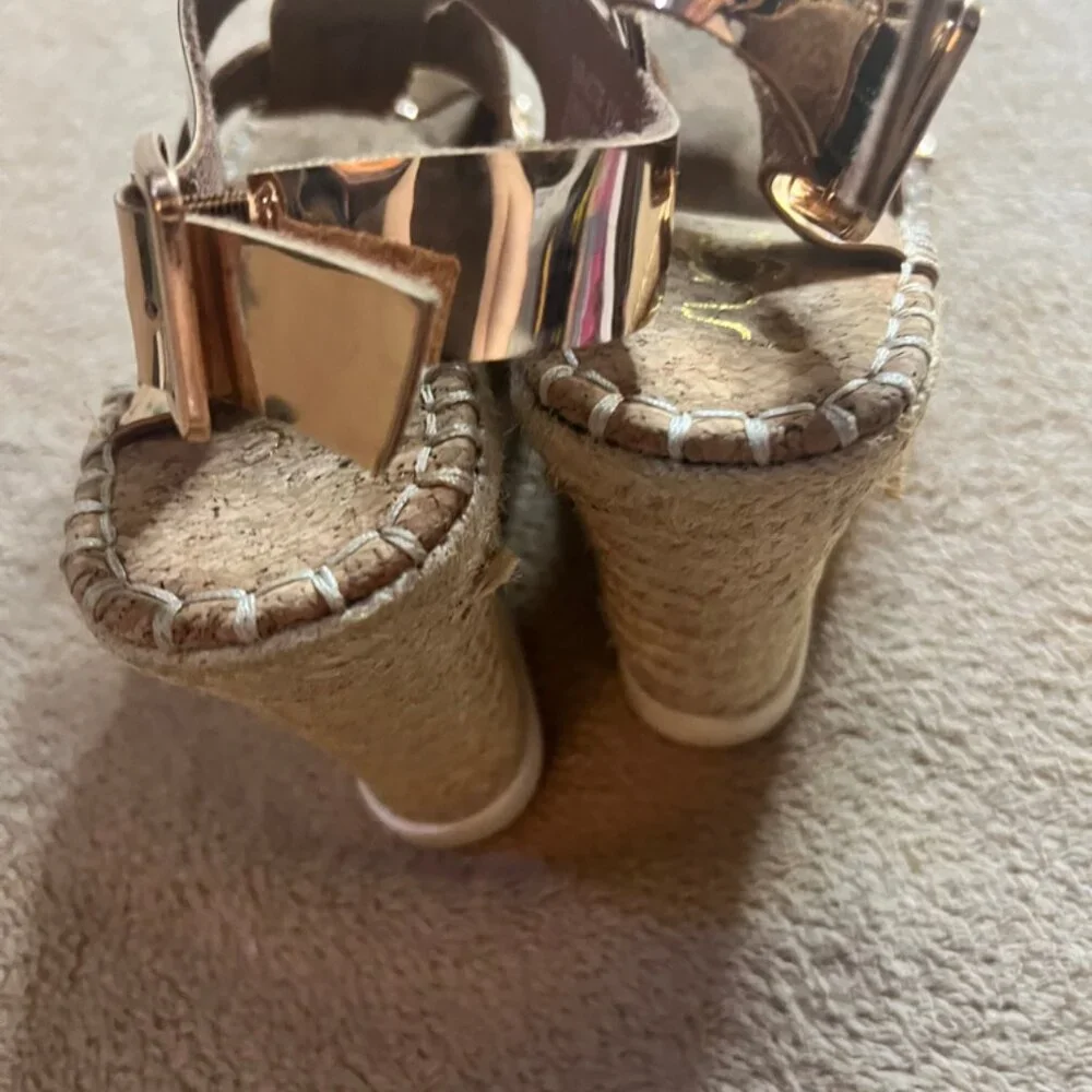 Sugar SGR Hottie‎ Sz 6.5 Cork Wedge Gold Shine Strap Adjustable Buckle S05